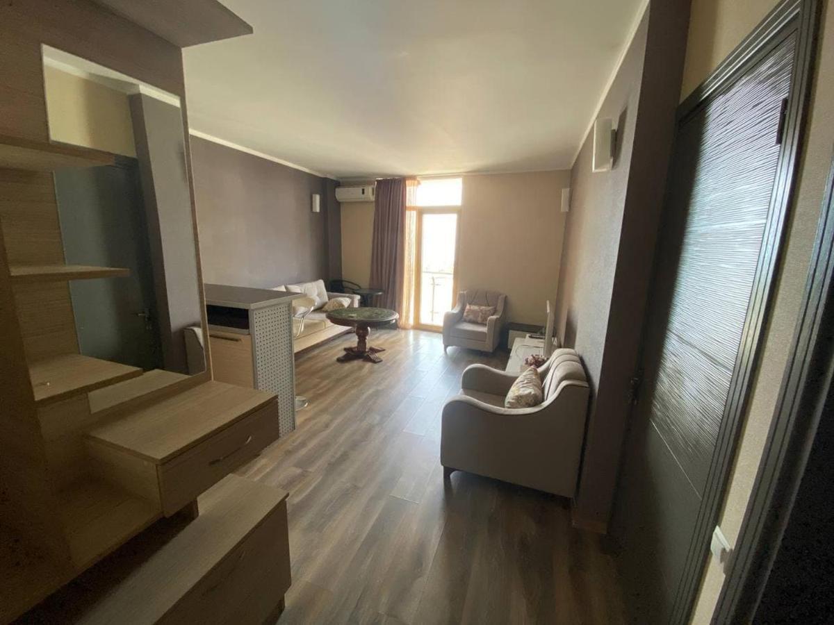 Orbi Plaza Apartment Batumi Esterno foto
